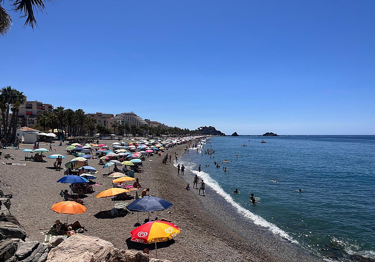 La playa de San Cristóbal en este sábado de estreno oficial del verano.