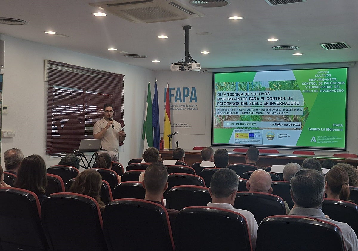 Nueva herramienta del IFAPA para la desinfección natural del suelo en invernaderos