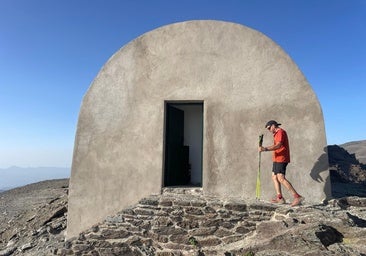 Una de las entradas al refugio Elorrieta, a 3.187 metros de altitud.