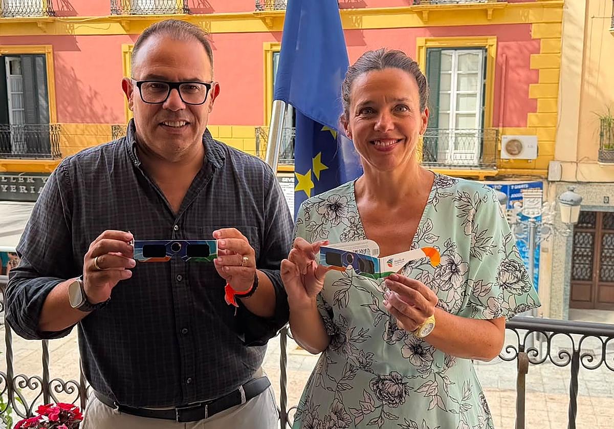 La iniciativa fue presentada hace unas semanas por el alcalde de Almuñécar, Juan José Ruiz Joya, y la concejal de Turismo, Beatriz González
