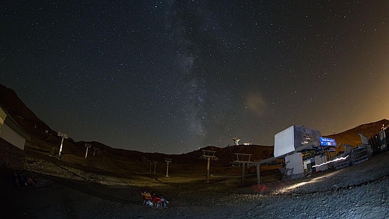 En Sierra Nevada se ha activado el telecabina para la lluvia de Perseidas y el eclipse.