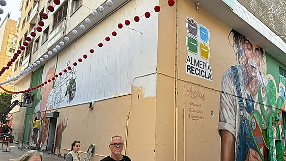 Arte urbano en el centro para concienciar sobre reciclaje