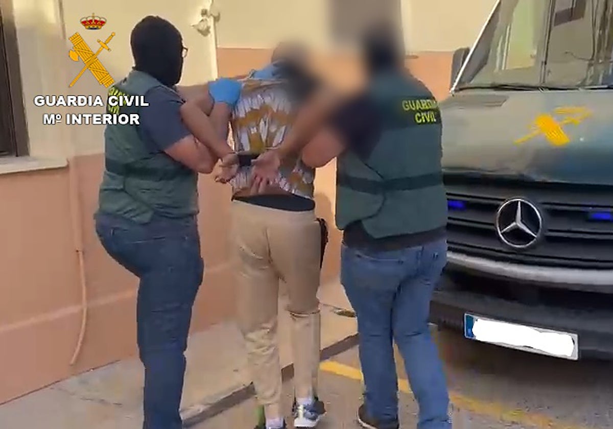 La Guardia Civil detiene en Alhama de Almería a un peligroso delincuente con nueve requisitorias pendientes