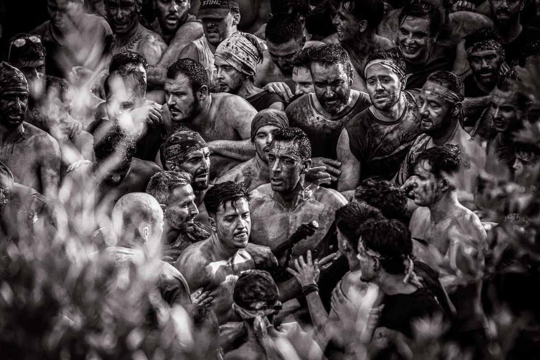 El Cascamorras en blanco y negro