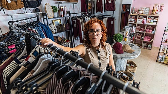 La coqueta tienda para las mujeres de un pueblo de 900 habitantes: «Son muy estilosas»