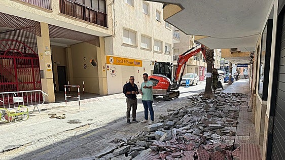 Almuñécar comienza la renovación integral de la calle Torres Quevedo con una inversión de más de 74.000 euros