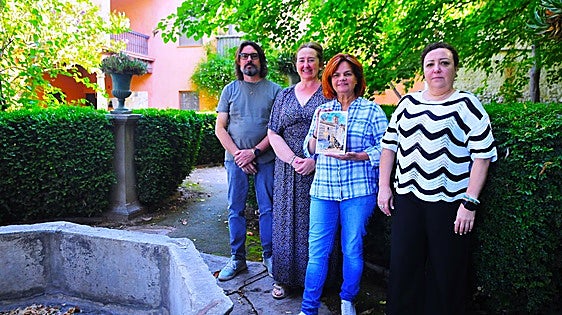 El pueblo de Granada que celebra sus fiestas con tortas de la Virgen y el tradicional entierro y baile de la zorra