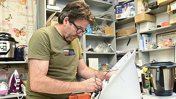 La nueva normativa que permite reparar móviles y electrodomésticos en Andalucía