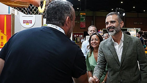 Andalucía cubre con guante de seda su reclamo por las obras hidráulicas pendientes