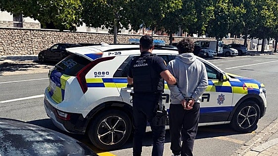 El ticket en el salpicadero que delató en Granada a los ladrones de un coche en Huelva