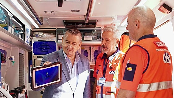 Antonio Sanz entrega 850 nueva tablets a los equipos de urgencias y emergencias andaluces
