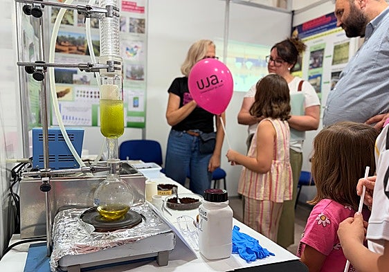 La ciencia sale de los laboratorios para encontrarse con los jienenses
