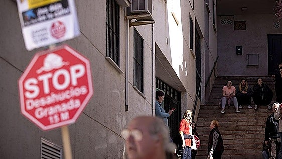 Los lanzamientos judiciales caen un 45% en Andalucía entre creciente tensión social