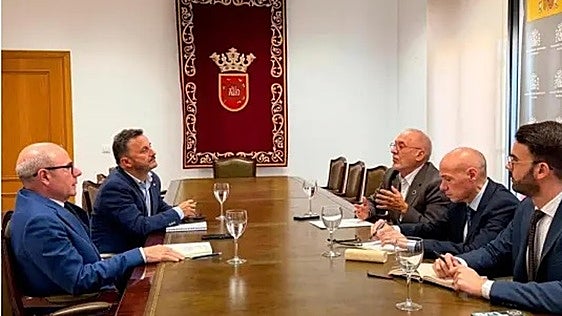 La UGR oferta a los estudiantes de Ceuta hacer las prácticas de Enfermería y Educación en la península