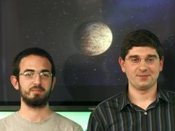 Los investigadores que han descubierto el nuevo planeta, Andreu Font (i) e Ignasi Ribas. /EFE