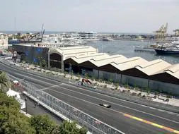 El Renault de Fernando Alonso rodó por las calles de Valencia el pasado agosto en el Gran Premio de Europa./ AFP