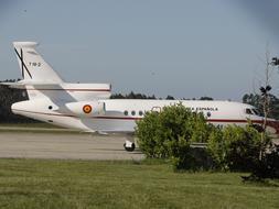 El avión en el que ha volado el presidente esta tarde a Langreo./ Marieta (El Comercio)