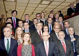 Montoro (c), posando ayer con los consejeros de Hacienda de las CC AA. / Foto: Efe | Vídeo: Atlas