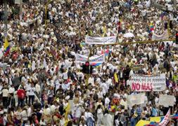 Manifestación contra las FARC llevada a cabo en Bogotá. / Foto: Eitan Abramovich (Afp) | Vídeo: Atlas