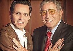 Marc Anthony posa con su amigo y cantante, Tonny Bennet. / Sony Music Spain