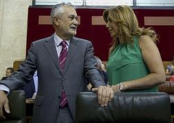 Griñán y Susana Díaz, en el Parlamento andaluz. / Archivo