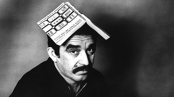 Gabriel García Márquez, con una edición de 'Cien años de soledad' en la cabeza. 
