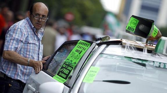 Uno de los taxistas movilizados en Madrid