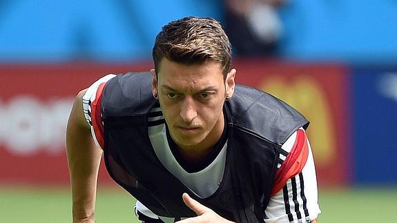 Özil, en un entreno de Alemania. 
