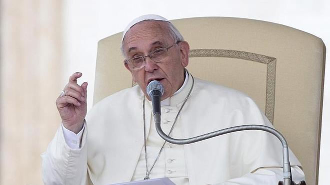El solideo del Papa recauda más de 200.000 euros en Ebay