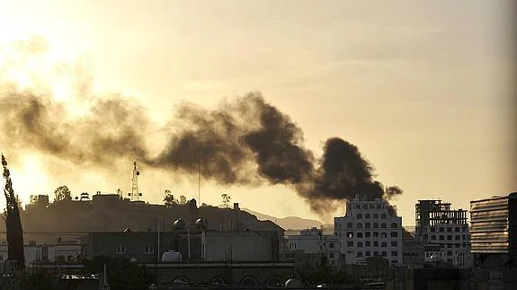 Imagen de los enfrentamientos en Saná entre combatientes chiíes y las tropas del Gobierno 