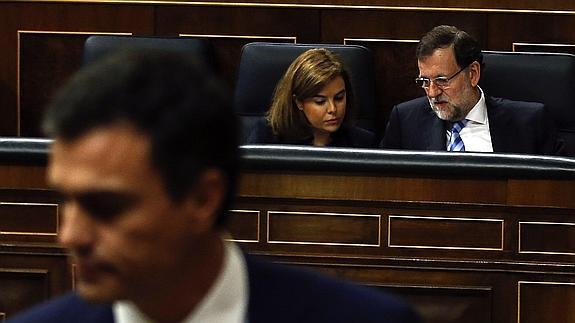 Rajoy y Saénz de Santamaría, ayer en el Congreso. 