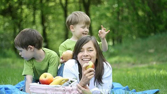 Los españoles necesitan salud, libertad y familia para ser felices