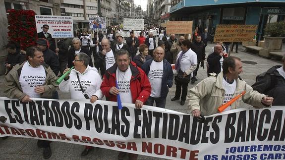 Afectados por la preferentes protestan en Pontevedra.