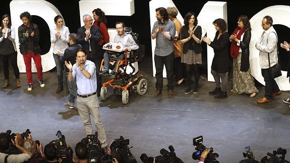 Pablo Iglesias, junto a los candidatos autonómicos de la formación.