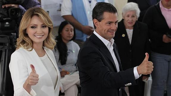 El presidente de México, Enrique Peña Nieto, y su esposa, Ángelica Rivera. 