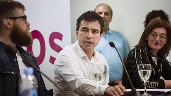 Andrés Herzog, junto a Maite Pagazaurtundúa, ha presentado hoy en rueda de prensa la lista de la candidatura Unido. 