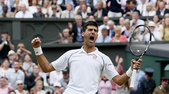 Djokovic celebra su triunfo ante Federer.