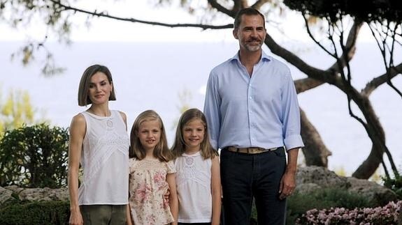 Los Reyes, ayer con sus dos hijas en Mallorca. 