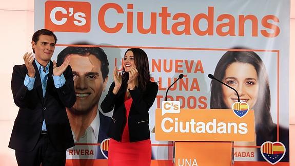 Albert Rivera e Inés Arrimadas celebran la gran noche electoral de Ciudadanos.