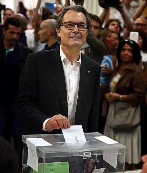 Mas, depositando su voto el pasado 27-S. 