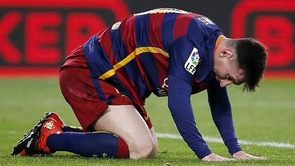 Leo Messi se lamenta en el partido ante el Deportivo. 