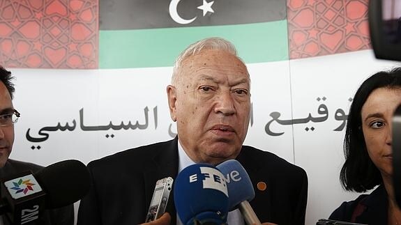 José Manuel García-Margallo asiste en Marruecos a la firma del acuerdo. 