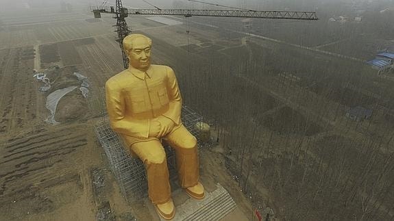 La polémica estatua de Mao erigida en Tongxu.