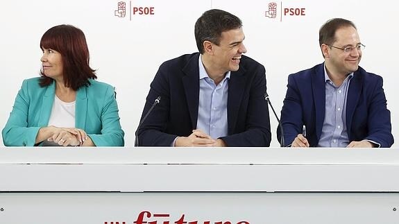 Navarro, Sánchez y Luena, en la Ejecutiva de hoy.