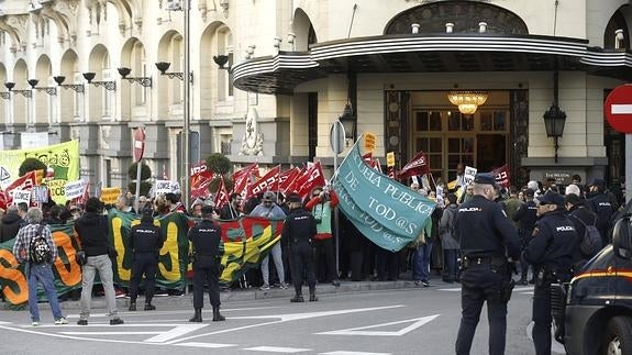 Protesta frente al Congreso de los Diputados ayer miércoles.