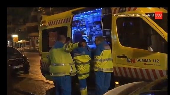 Imagen de los sanitarios que acudieron al lugar del crimen. 