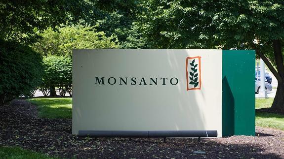 Logo de Monsanto en la sede de la compañía, en Saint Louis (Missouri).