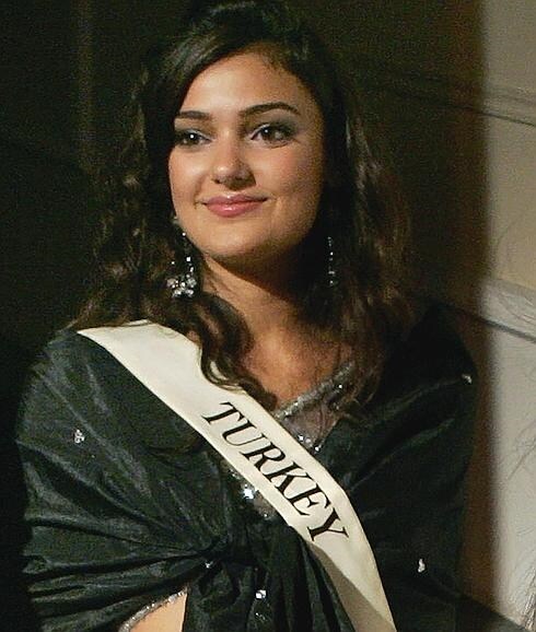 Merve Büyüksaraç, Miss Turquía 2006.