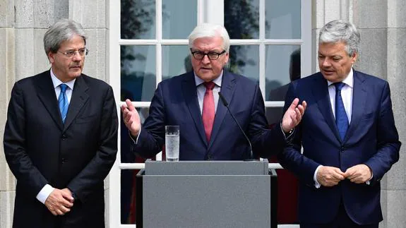 Los ministros de Exteriores de Italia, Alemania y Bélgica. 