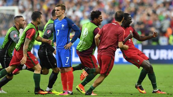 Griezmann, estático ante la celebración portuguesa. 